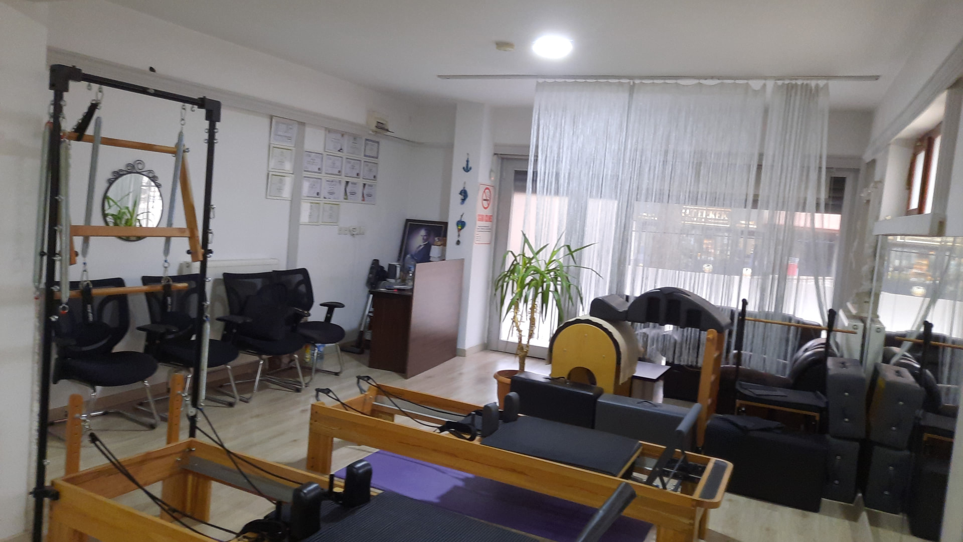 Stüdyo salonu ve reformer pilates ekipmanları